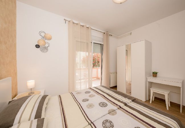 Appartement à Palit - Appartement dans Palit avec terrasse, Climatisation, WIFI, Lave-vaisselle (820-2) Appartement à Palit - Appartement dans Palit avec terrasse, Climatisation, WIFI, Lave-vaisselle (820-2)