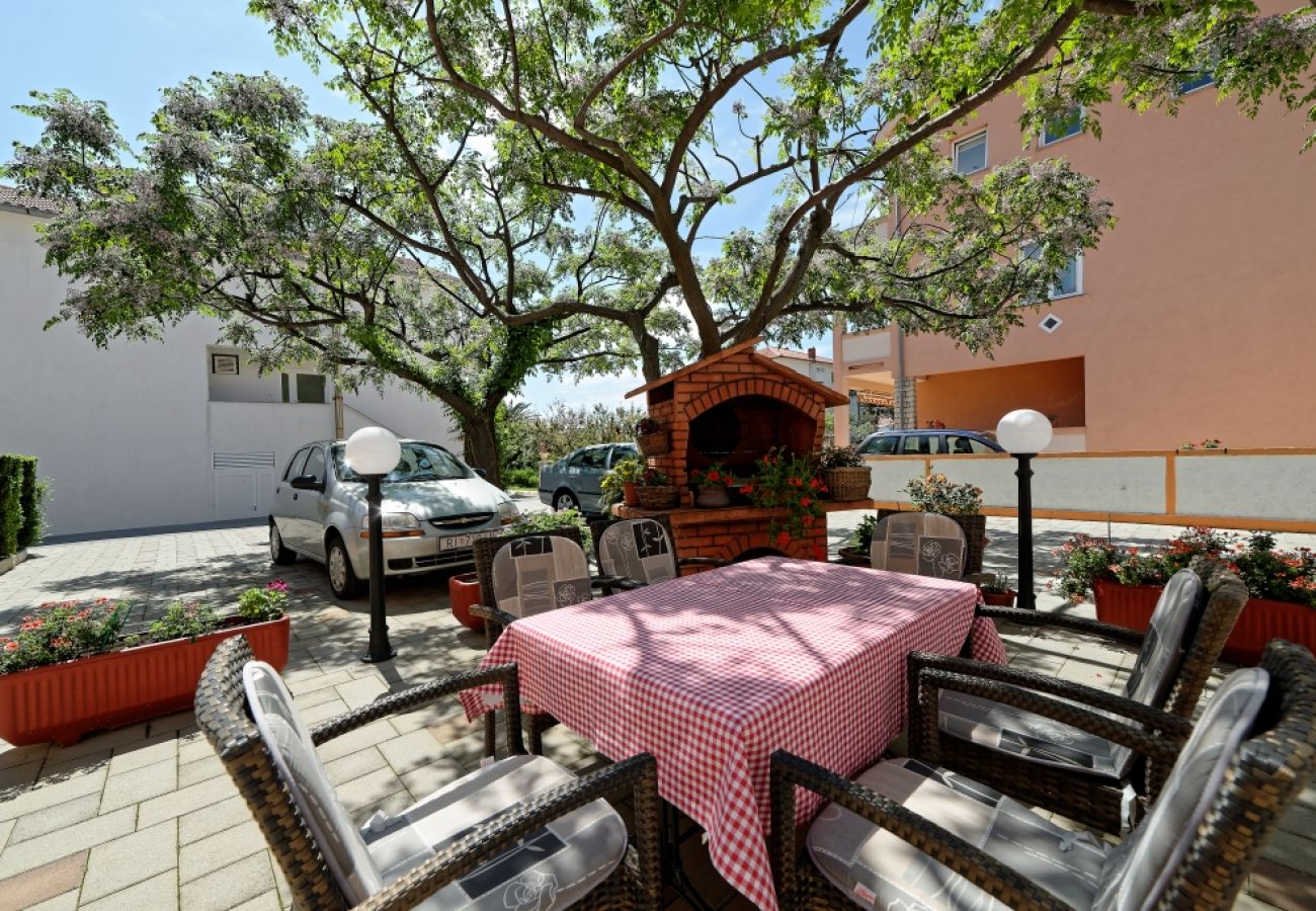 Appartement à Palit - Appartement dans Palit avec terrasse, Climatisation, WIFI, Lave-vaisselle (820-2)