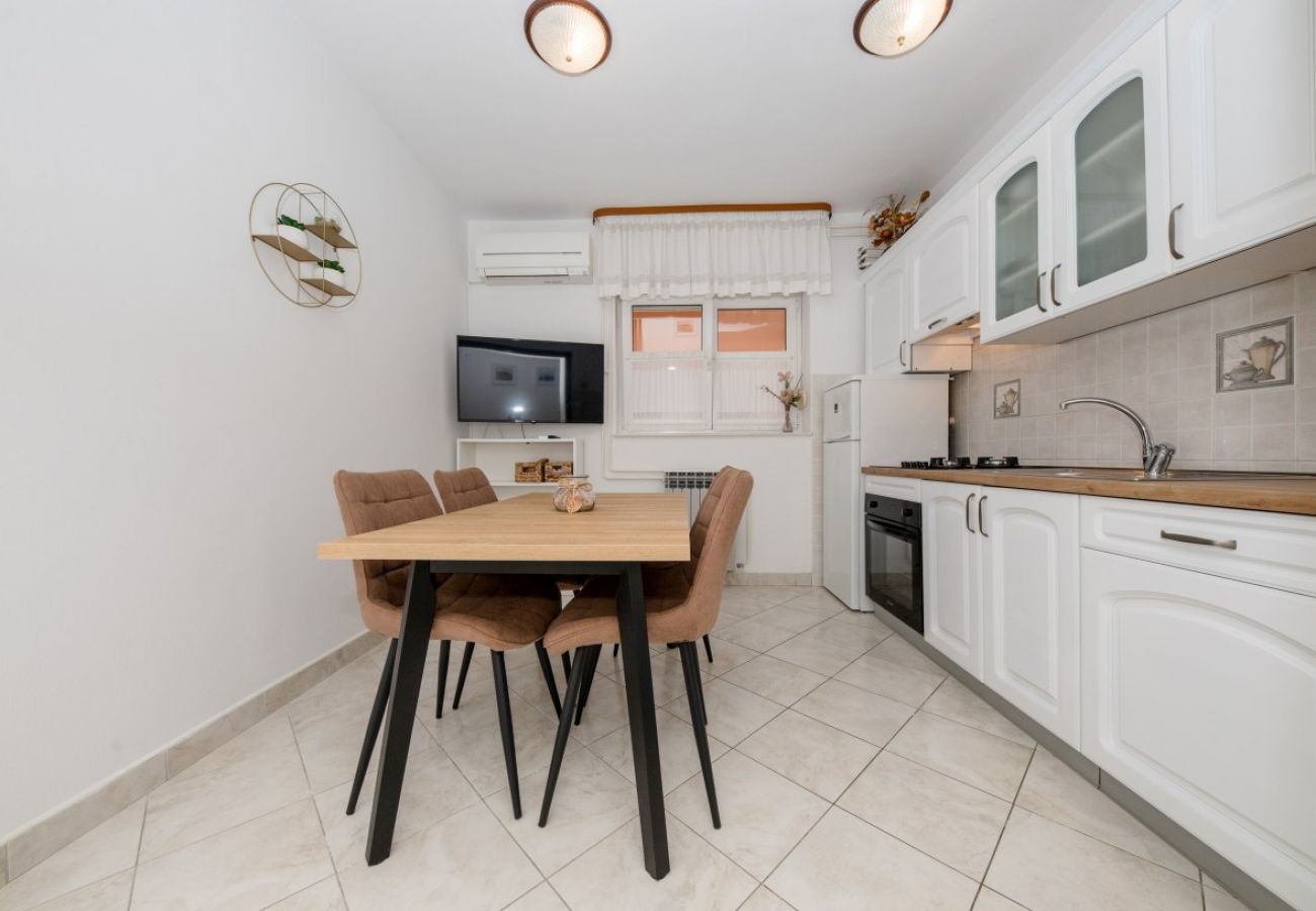 Appartement à Palit - Appartement dans Palit avec terrasse, Climatisation, WIFI, Lave-vaisselle (820-2)