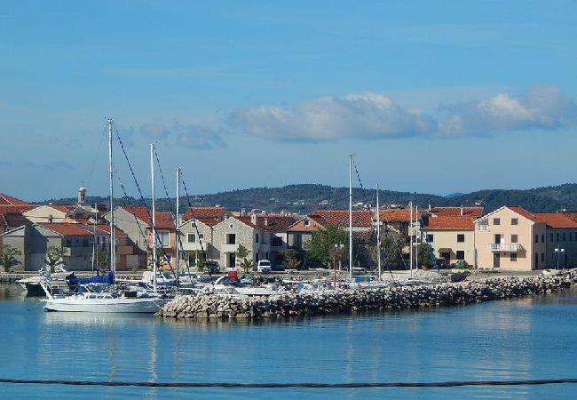 Appartement à Bibinje - Appartement dans Bibinje avec vue mer, Balcon, Climatisation, WIFI (5193-5) Appartement à Bibinje - Appartement dans Bibinje avec vue mer, Balcon, Climatisation, WIFI (5193-5)