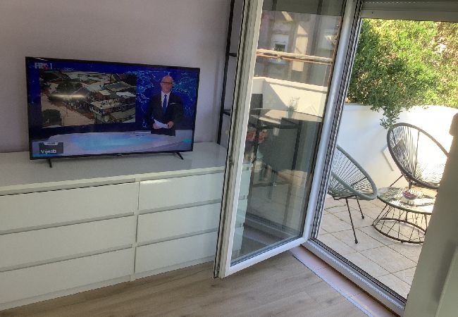Appartement à Bibinje - Appartement dans Bibinje avec terrasse, Climatisation, WIFI, Machine à laver (877-2) Appartement à Bibinje - Appartement dans Bibinje avec terrasse, Climatisation, WIFI, Machine à laver (877-2)