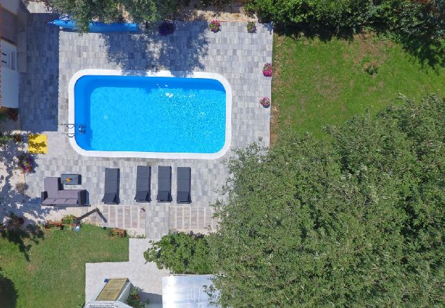 Appartement à Bibinje - Appartement dans Bibinje avec terrasse, Climatisation, WIFI, Machine à laver (877-2) Appartement à Bibinje - Appartement dans Bibinje avec terrasse, Climatisation, WIFI, Machine à laver (877-2)
