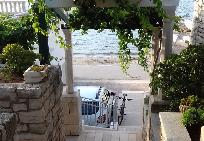 Appartement à Lumbarda - Appartement dans Lumbarda avec vue mer, terrasse, WIFI, Machine à laver (869-2) Appartement à Lumbarda - Appartement dans Lumbarda avec vue mer, terrasse, WIFI, Machine à laver (869-2)