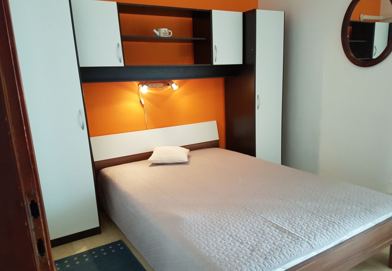 Appartement à Baška - Appartement dans Baška avec Balcon, Climatisation, WIFI, Machine à laver (883-3)