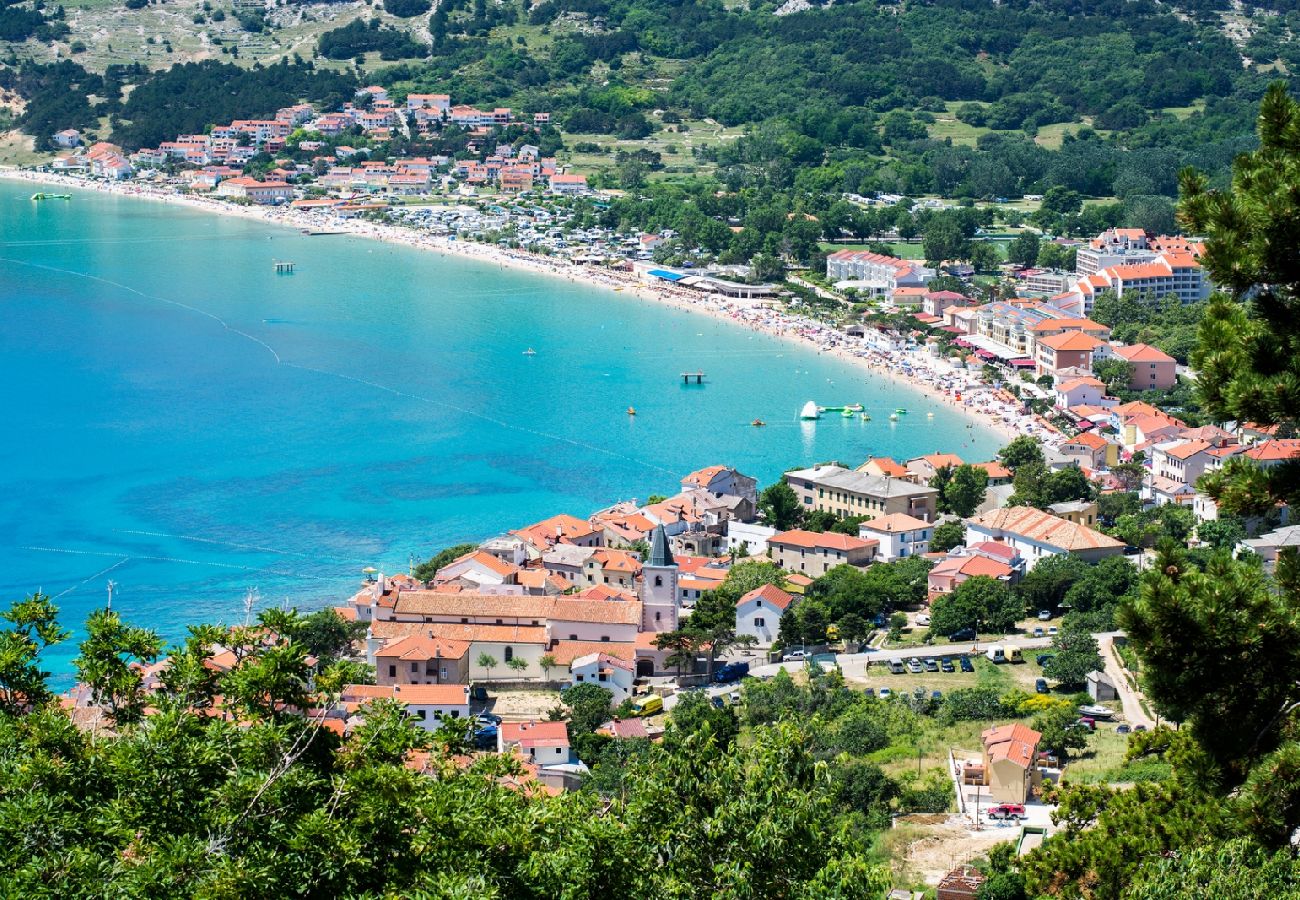 Appartement à Baška - Appartement dans Baška avec Balcon, Climatisation, WIFI, Machine à laver (883-3)