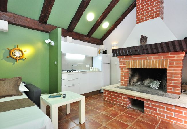 Maison à Pucišca - Maison de vacances dans Pučišća avec terrasse, WIFI, Machine à laver (887-1) Maison à Pucišca - Maison de vacances dans Pučišća avec terrasse, WIFI, Machine à laver (887-1)