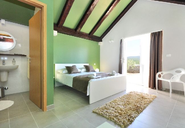 Maison à Pucišca - Maison de vacances dans Pučišća avec terrasse, WIFI, Machine à laver (887-1) Maison à Pucišca - Maison de vacances dans Pučišća avec terrasse, WIFI, Machine à laver (887-1)