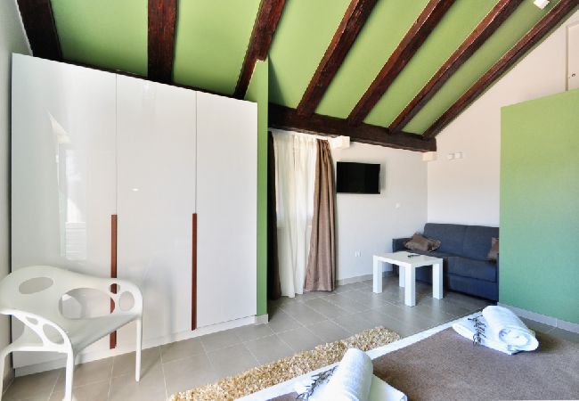 Maison à Pucišca - Maison de vacances dans Pučišća avec terrasse, WIFI, Machine à laver (887-1) Maison à Pucišca - Maison de vacances dans Pučišća avec terrasse, WIFI, Machine à laver (887-1)