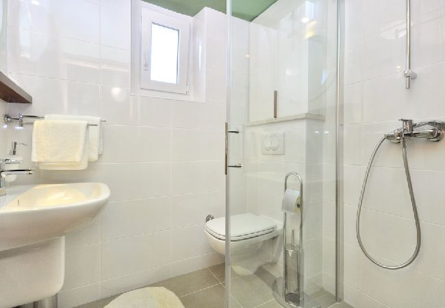 Maison à Pucišca - Maison de vacances dans Pučišća avec terrasse, WIFI, Machine à laver (887-1) Maison à Pucišca - Maison de vacances dans Pučišća avec terrasse, WIFI, Machine à laver (887-1)