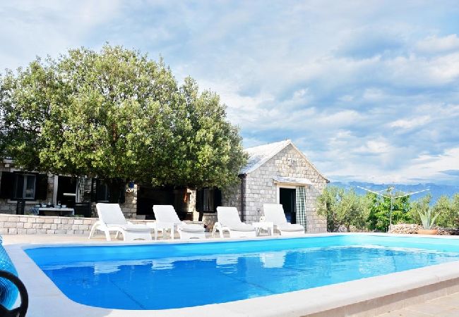 Maison à Pucišca - Maison de vacances dans Pučišća avec terrasse, WIFI, Machine à laver (887-1) Maison à Pucišca - Maison de vacances dans Pučišća avec terrasse, WIFI, Machine à laver (887-1)