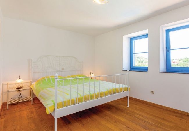 Maison à Supetarska Draga - Maison de vacances dans Supetarska Draga avec vue mer, terrasse, Climatisation, WIFI (890-1) Maison à Supetarska Draga - Maison de vacances dans Supetarska Draga avec vue mer, terrasse, Climatisation, WIFI (890-1)