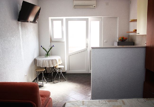 Studio à Grebaštica - Appartement Studio dans Grebaštica avec vue mer, terrasse, Climatisation, WIFI (886-1) Studio à Grebaštica - Appartement Studio dans Grebaštica avec vue mer, terrasse, Climatisation, WIFI (886-1)