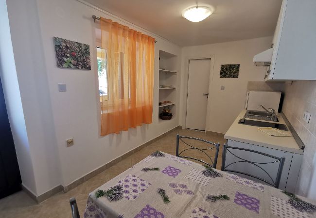 Appartement à Stivan - Appartement dans Stivan avec terrasse, Climatisation, WIFI (920-1) Appartement à Stivan - Appartement dans Stivan avec terrasse, Climatisation, WIFI (920-1)