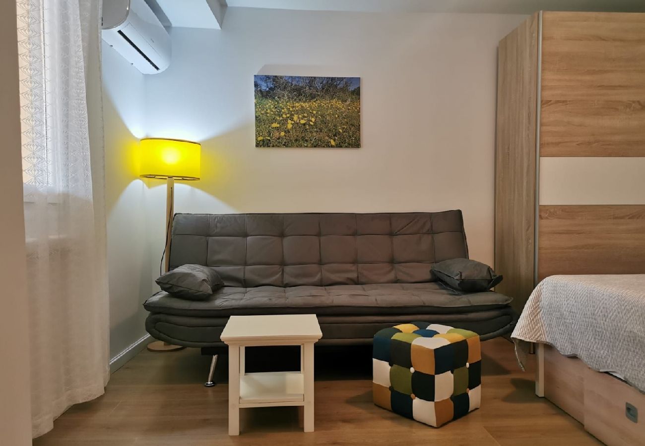 Appartement à Stivan - Appartement dans Stivan avec terrasse, Climatisation, WIFI (920-1)