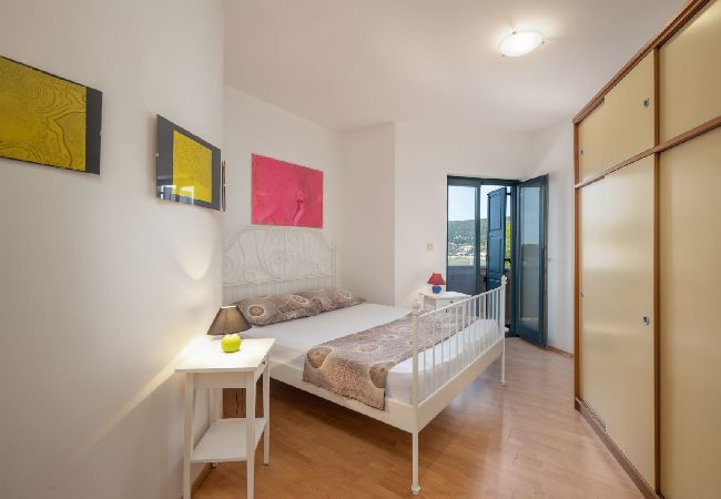 Appartement à Supetarska Draga - Appartement dans Supetarska Draga avec vue mer, Balcon, Climatisation, WIFI (3321-2) Appartement à Supetarska Draga - Appartement dans Supetarska Draga avec vue mer, Balcon, Climatisation, WIFI (3321-2)