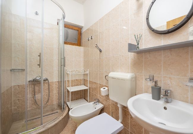 Appartement à Supetarska Draga - Appartement dans Supetarska Draga avec vue mer, Balcon, Climatisation, WIFI (3321-2) Appartement à Supetarska Draga - Appartement dans Supetarska Draga avec vue mer, Balcon, Climatisation, WIFI (3321-2)