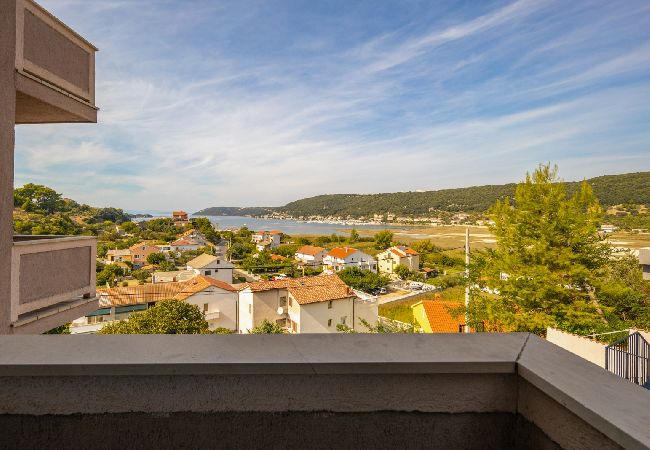 Appartement à Supetarska Draga - Appartement dans Supetarska Draga avec vue mer, Balcon, Climatisation, WIFI (3321-2) Appartement à Supetarska Draga - Appartement dans Supetarska Draga avec vue mer, Balcon, Climatisation, WIFI (3321-2)