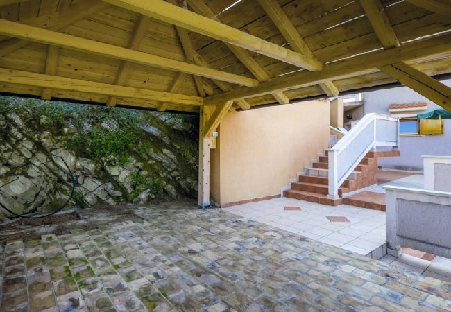 Appartement à Supetarska Draga - Appartement dans Supetarska Draga avec vue mer, Balcon, Climatisation, WIFI (3321-2) Appartement à Supetarska Draga - Appartement dans Supetarska Draga avec vue mer, Balcon, Climatisation, WIFI (3321-2)