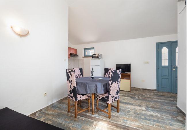 Appartement à Supetarska Draga - Appartement dans Supetarska Draga avec vue mer, Balcon, Climatisation, WIFI (3321-3) Appartement à Supetarska Draga - Appartement dans Supetarska Draga avec vue mer, Balcon, Climatisation, WIFI (3321-3)