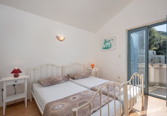 Appartement à Supetarska Draga - Appartement dans Supetarska Draga avec vue mer, Balcon, Climatisation, WIFI (3321-3) Appartement à Supetarska Draga - Appartement dans Supetarska Draga avec vue mer, Balcon, Climatisation, WIFI (3321-3)