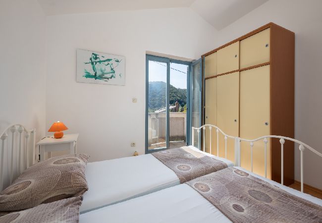 Appartement à Supetarska Draga - Appartement dans Supetarska Draga avec vue mer, Balcon, Climatisation, WIFI (3321-3) Appartement à Supetarska Draga - Appartement dans Supetarska Draga avec vue mer, Balcon, Climatisation, WIFI (3321-3)