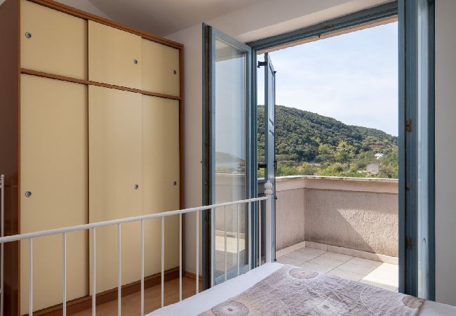 Appartement à Supetarska Draga - Appartement dans Supetarska Draga avec vue mer, Balcon, Climatisation, WIFI (3321-3) Appartement à Supetarska Draga - Appartement dans Supetarska Draga avec vue mer, Balcon, Climatisation, WIFI (3321-3)