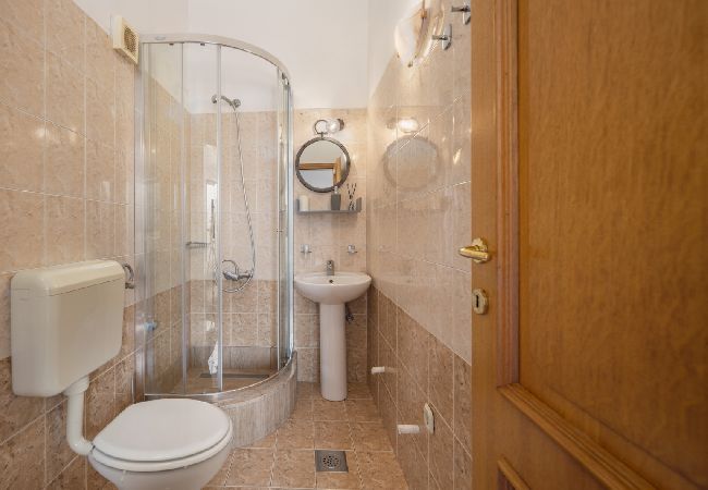 Appartement à Supetarska Draga - Appartement dans Supetarska Draga avec vue mer, Balcon, Climatisation, WIFI (3321-3) Appartement à Supetarska Draga - Appartement dans Supetarska Draga avec vue mer, Balcon, Climatisation, WIFI (3321-3)