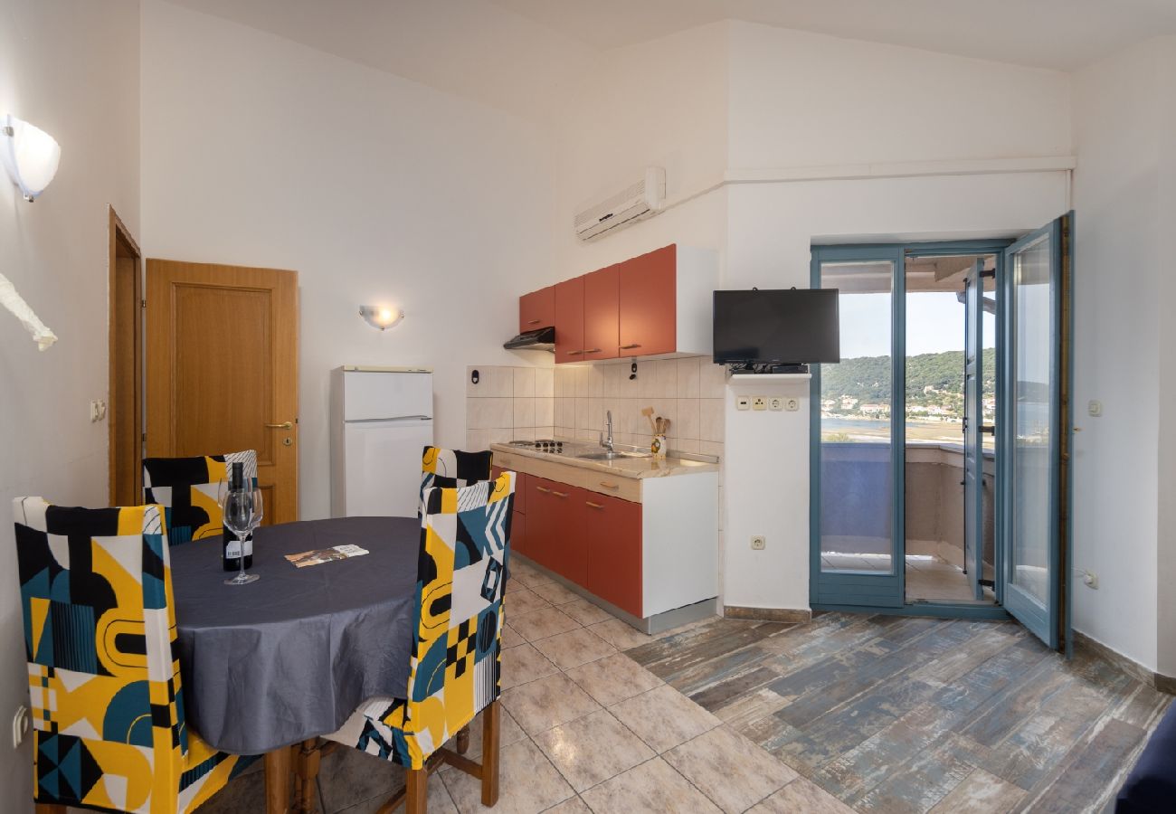 Appartement à Supetarska Draga - Appartement dans Supetarska Draga avec vue mer, Balcon, Climatisation, WIFI (3321-4)