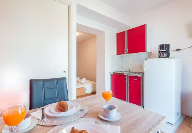 Studio à Nin - Appartement Studio dans Nin avec terrasse, Climatisation, WIFI (864-2) Studio à Nin - Appartement Studio dans Nin avec terrasse, Climatisation, WIFI (864-2)