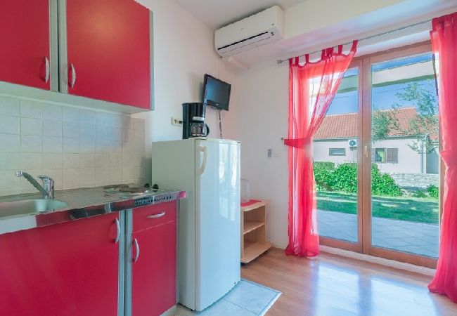 Studio à Nin - Appartement Studio dans Nin avec terrasse, Climatisation, WIFI (864-2) Studio à Nin - Appartement Studio dans Nin avec terrasse, Climatisation, WIFI (864-2)