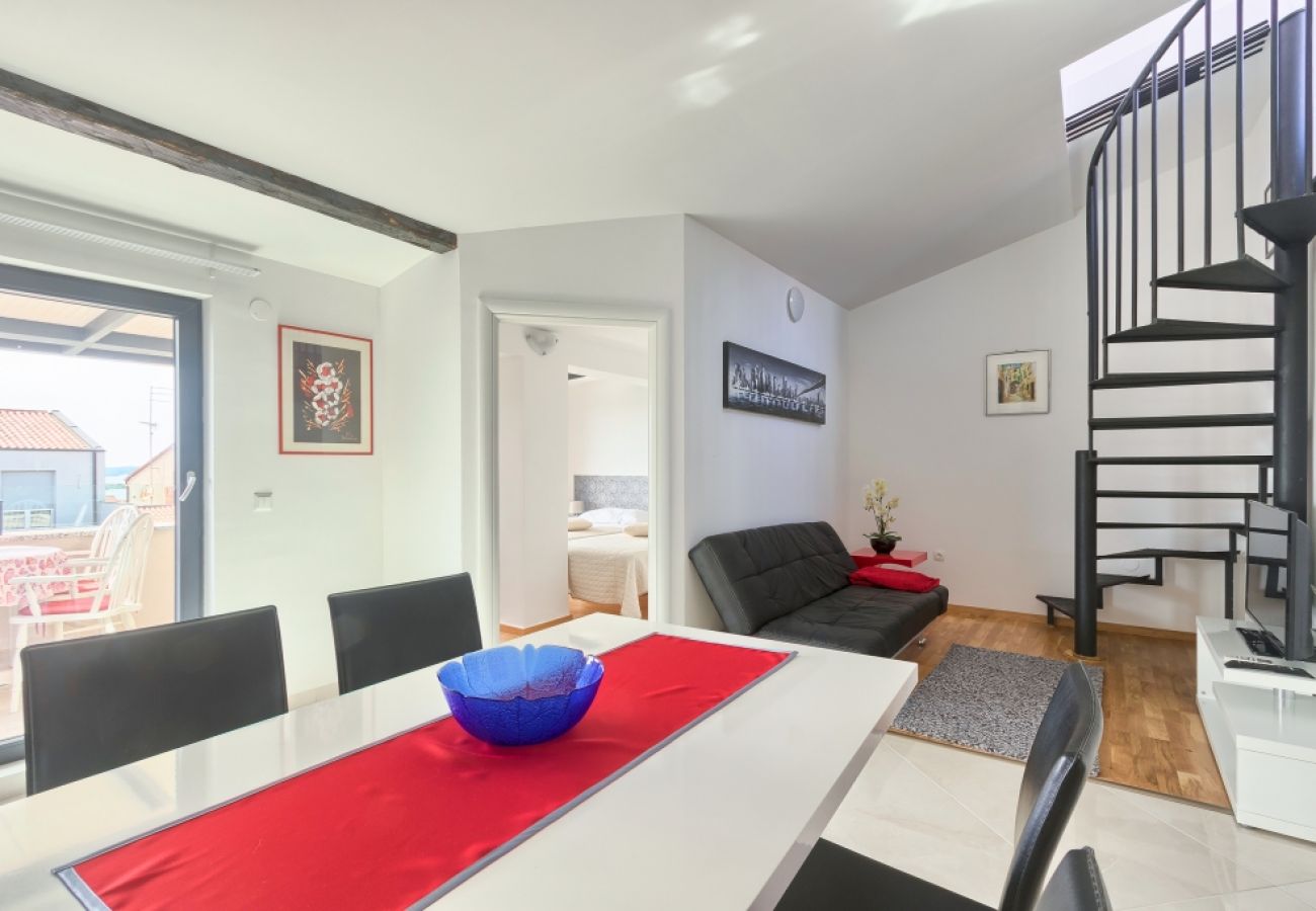 Appartement à Štinjan - Appartement dans Štinjan avec vue mer, Climatisation, WIFI, Machine à laver (3326-1)