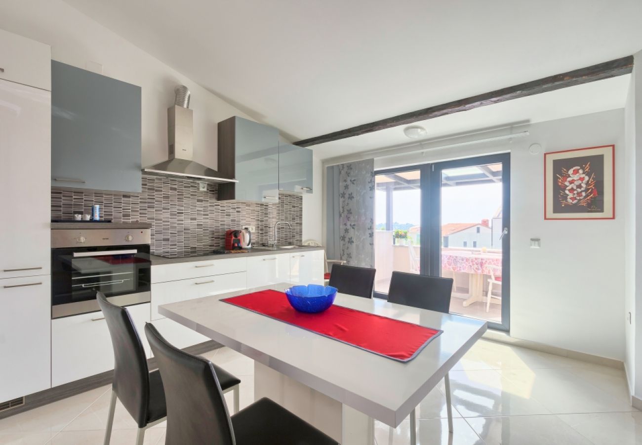 Appartement à Štinjan - Appartement dans Štinjan avec vue mer, Climatisation, WIFI, Machine à laver (3326-1)