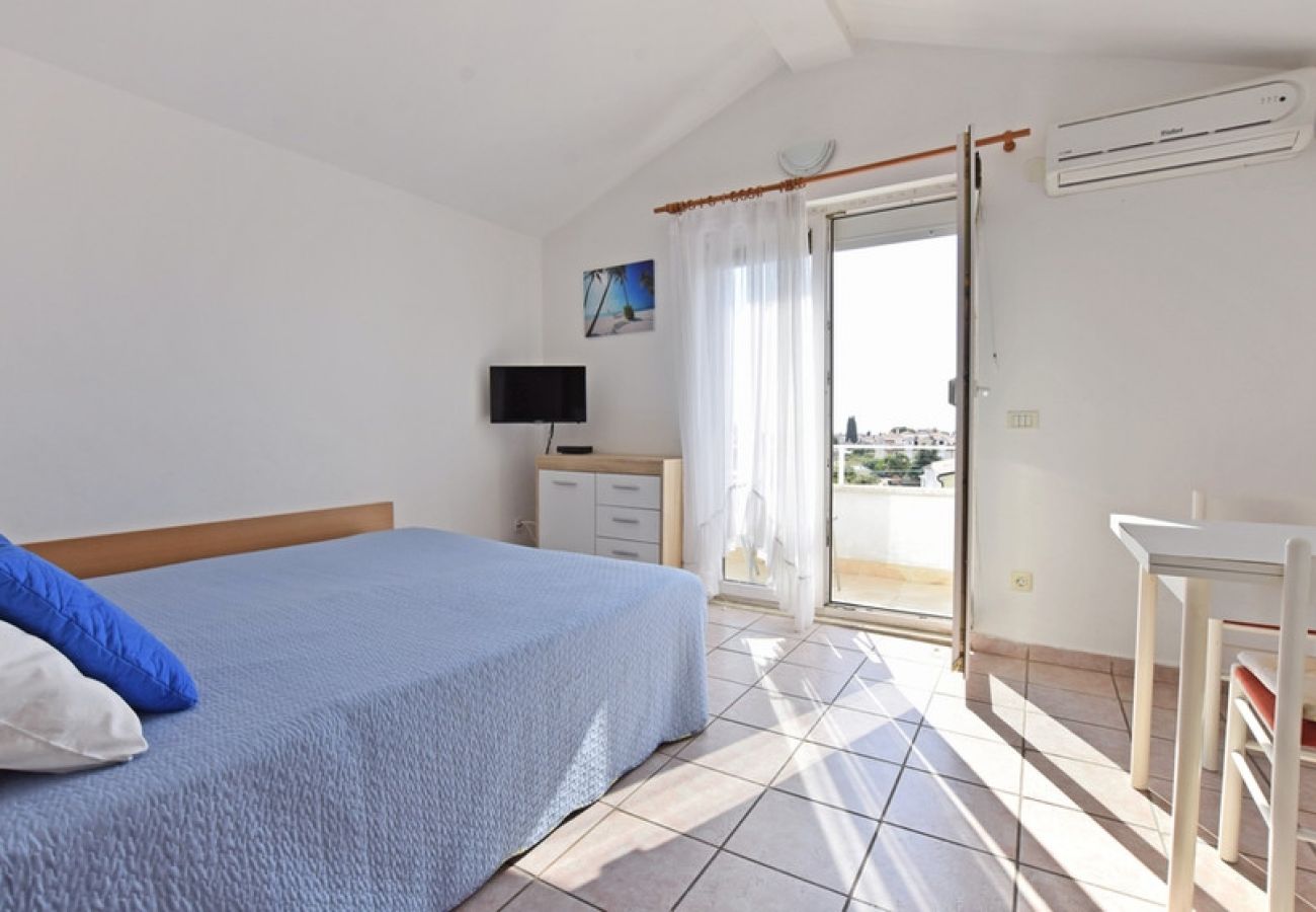 Studio à Porec - Appartement Studio dans Poreč avec vue mer, Balcon, Climatisation, WIFI (819-6)