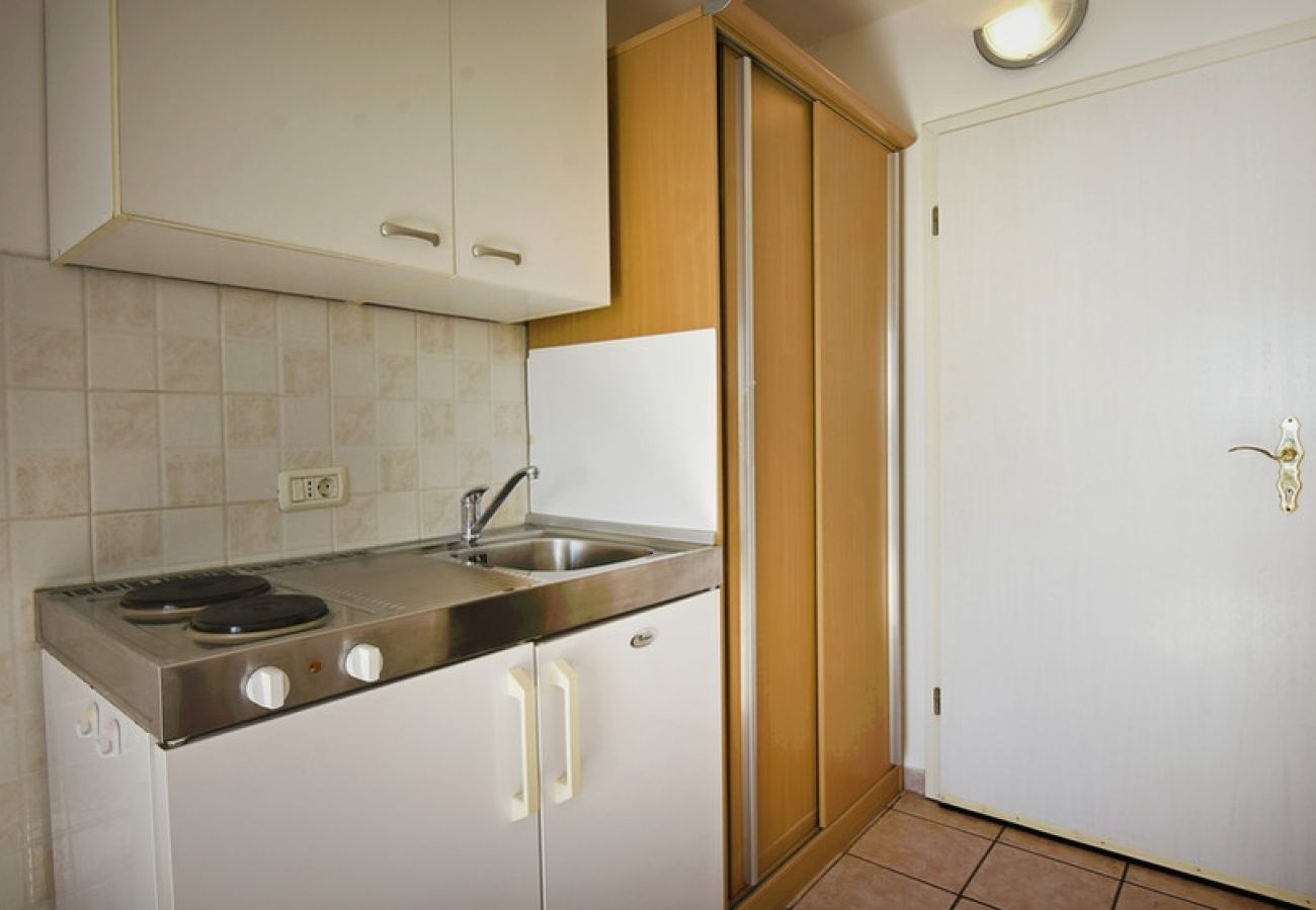 Studio à Porec - Appartement Studio dans Poreč avec vue mer, Balcon, Climatisation, WIFI (819-6)