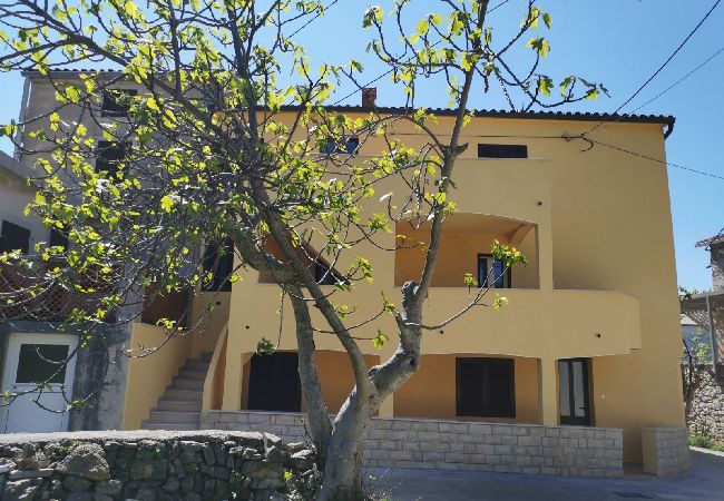 Appartement à Stivan - Appartement dans Stivan avec terrasse, Climatisation, WIFI, Machine à laver (920-3) Appartement à Stivan - Appartement dans Stivan avec terrasse, Climatisation, WIFI, Machine à laver (920-3)