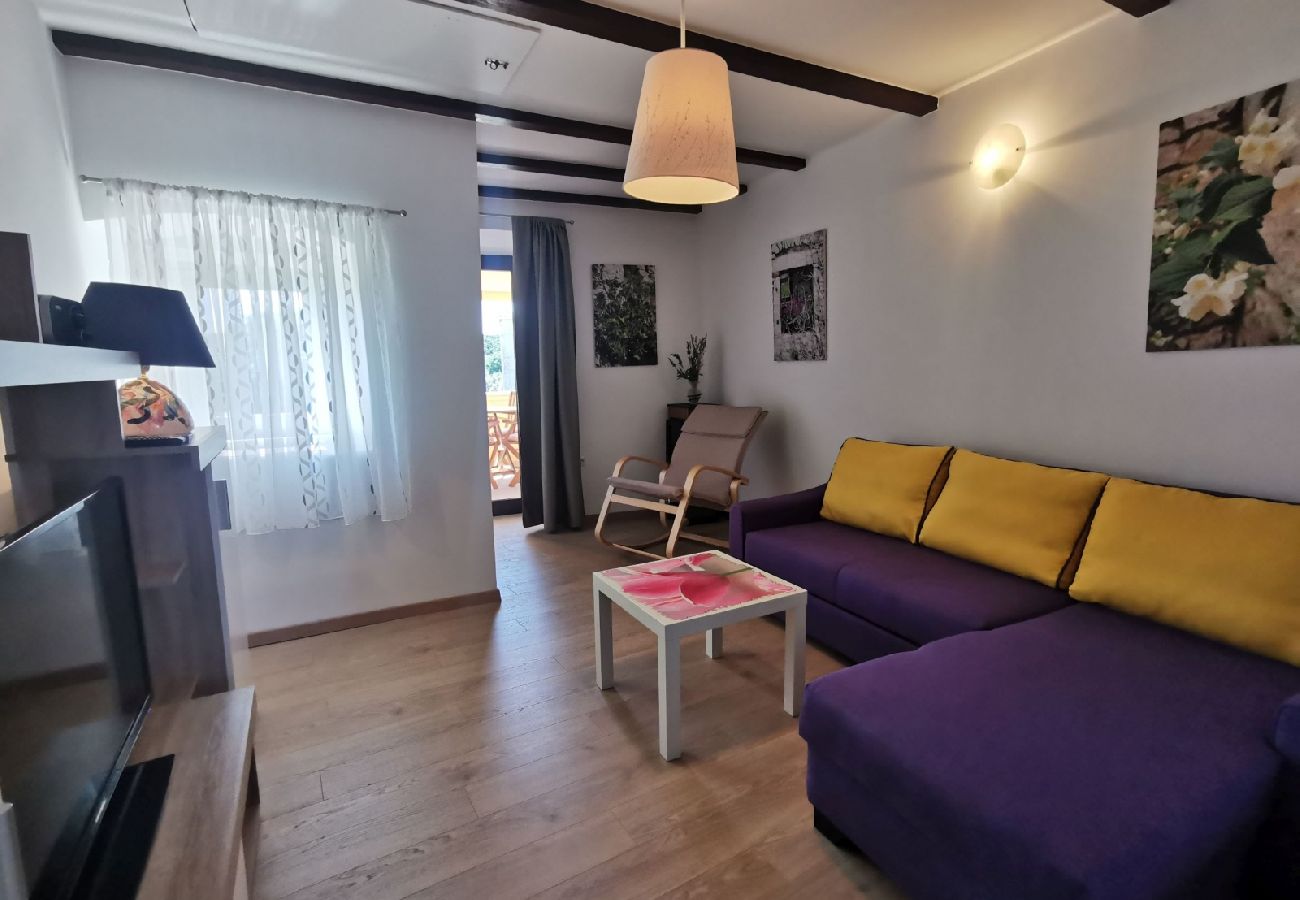 Appartement à Stivan - Appartement dans Stivan avec terrasse, Climatisation, WIFI, Machine à laver (920-3)