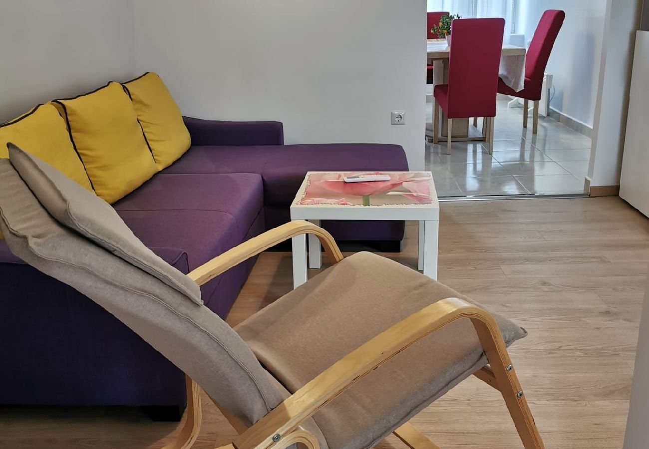 Appartement à Stivan - Appartement dans Stivan avec terrasse, Climatisation, WIFI, Machine à laver (920-3)