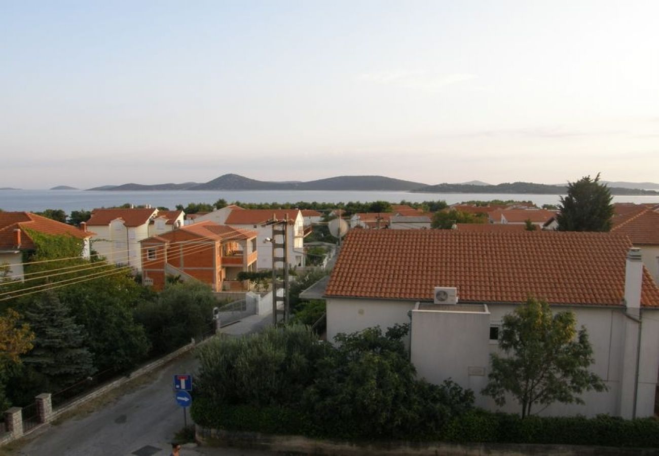 Appartement à Vodice - Appartement dans Vodice avec vue mer, Balcon, Climatisation, WIFI (3335-1)