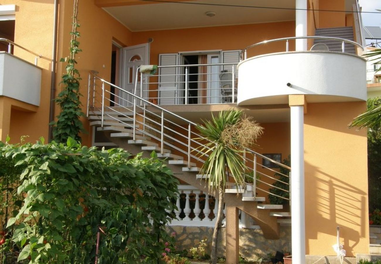 Appartement à Vodice - Appartement dans Vodice avec vue mer, Balcon, Climatisation, WIFI (3335-1)