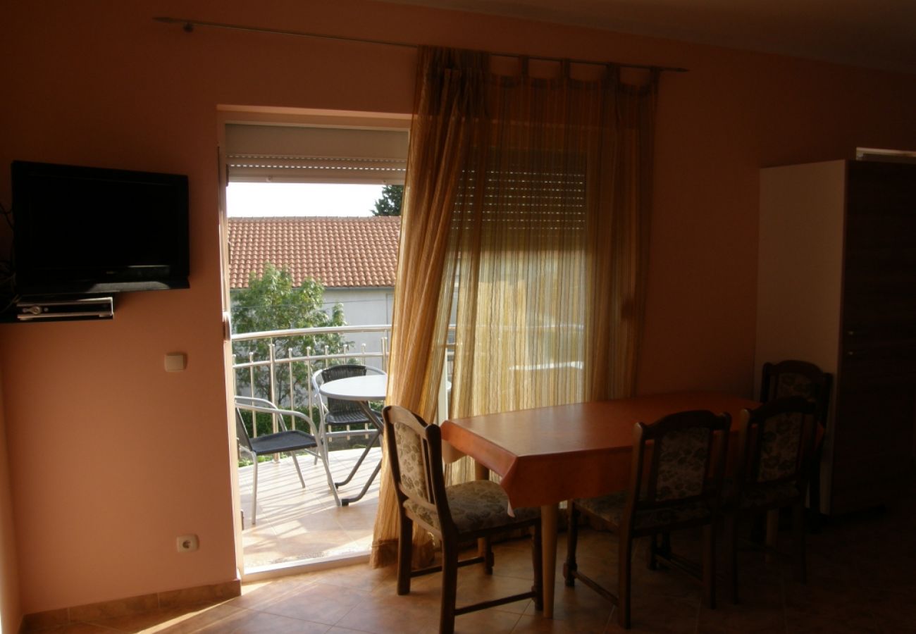 Appartement à Vodice - Appartement dans Vodice avec vue mer, Balcon, Climatisation, WIFI (3335-1)