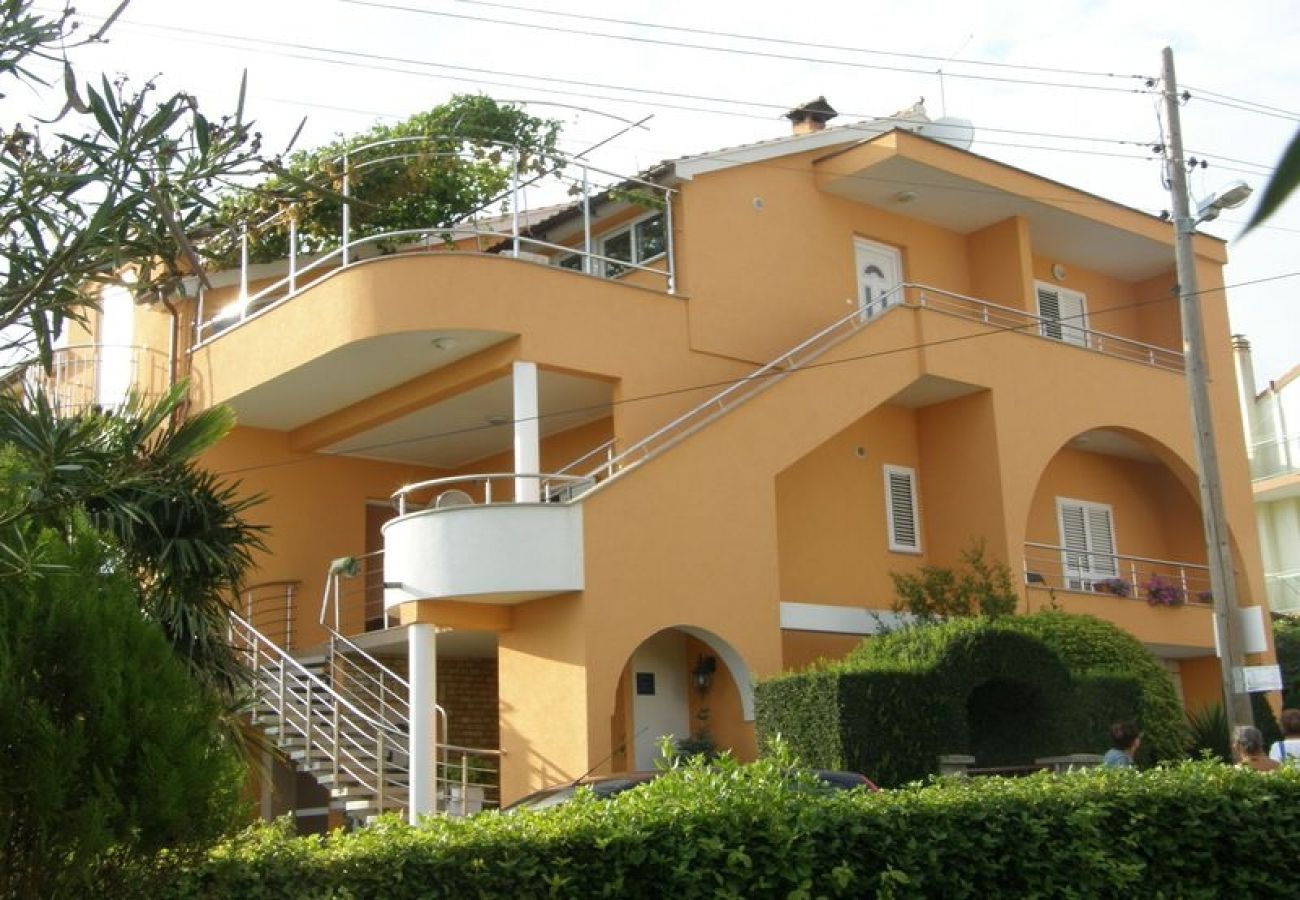 Appartement à Vodice - Appartement dans Vodice avec vue mer, Balcon, Climatisation, WIFI (3335-1)