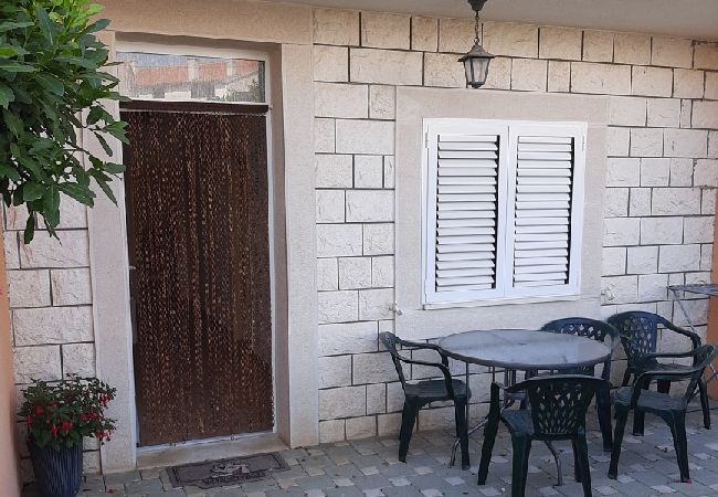 Appartement à Vodice - Appartement dans Vodice avec vue mer, terrasse, Climatisation, WIFI (3335-3) Appartement à Vodice - Appartement dans Vodice avec vue mer, terrasse, Climatisation, WIFI (3335-3)