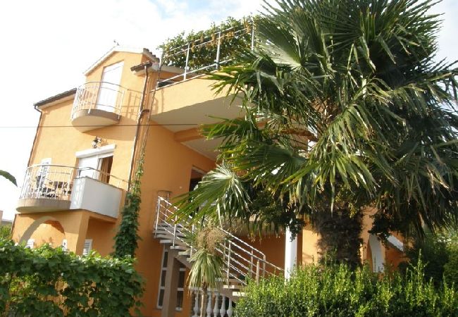 Appartement à Vodice - Appartement dans Vodice avec vue mer, terrasse, Climatisation, WIFI (3335-3) Appartement à Vodice - Appartement dans Vodice avec vue mer, terrasse, Climatisation, WIFI (3335-3)