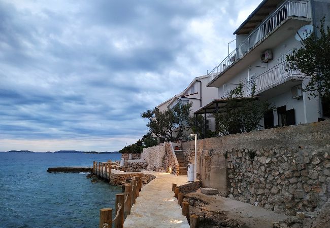 Appartement à Tribunj - Appartement dans Tribunj avec vue mer, terrasse, Climatisation, WIFI (3348-2) Appartement à Tribunj - Appartement dans Tribunj avec vue mer, terrasse, Climatisation, WIFI (3348-2)