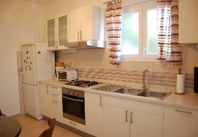 Appartement à Tribunj - Appartement dans Tribunj avec vue mer, terrasse, Climatisation, WIFI (3348-2) Appartement à Tribunj - Appartement dans Tribunj avec vue mer, terrasse, Climatisation, WIFI (3348-2)