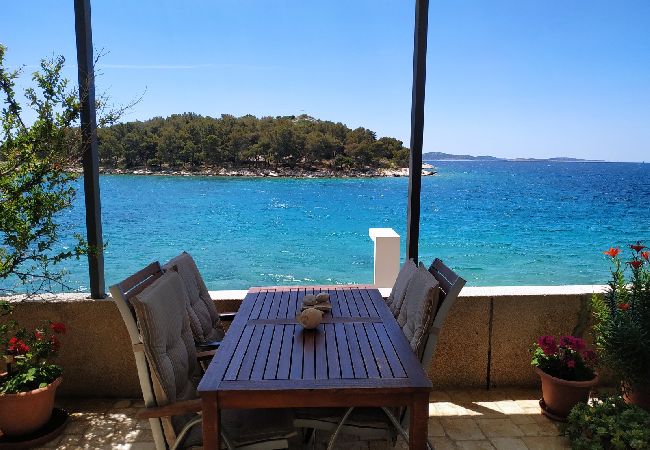 Appartement à Tribunj - Appartement dans Tribunj avec vue mer, terrasse, Climatisation, WIFI (3348-2) Appartement à Tribunj - Appartement dans Tribunj avec vue mer, terrasse, Climatisation, WIFI (3348-2)