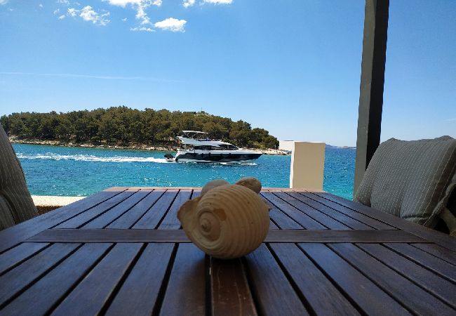 Appartement à Tribunj - Appartement dans Tribunj avec vue mer, terrasse, Climatisation, WIFI (3348-2) Appartement à Tribunj - Appartement dans Tribunj avec vue mer, terrasse, Climatisation, WIFI (3348-2)