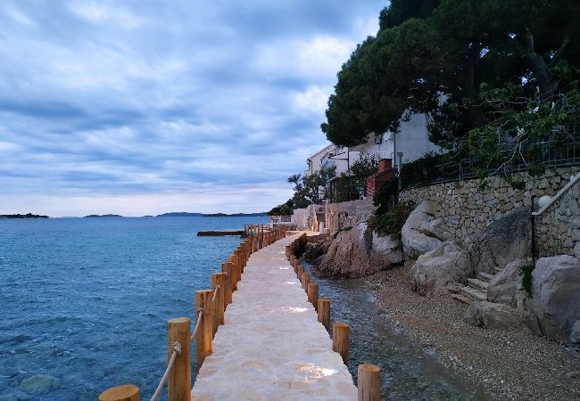 Appartement à Tribunj - Appartement dans Tribunj avec vue mer, terrasse, Climatisation, WIFI (3348-2) Appartement à Tribunj - Appartement dans Tribunj avec vue mer, terrasse, Climatisation, WIFI (3348-2)