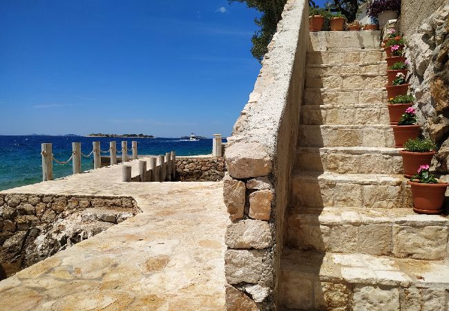 Appartement à Tribunj - Appartement dans Tribunj avec vue mer, terrasse, Climatisation, WIFI (3348-2) Appartement à Tribunj - Appartement dans Tribunj avec vue mer, terrasse, Climatisation, WIFI (3348-2)