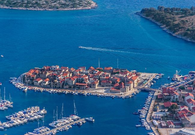 Appartement à Tribunj - Appartement dans Tribunj avec vue mer, terrasse, Climatisation, WIFI (3348-2) Appartement à Tribunj - Appartement dans Tribunj avec vue mer, terrasse, Climatisation, WIFI (3348-2)